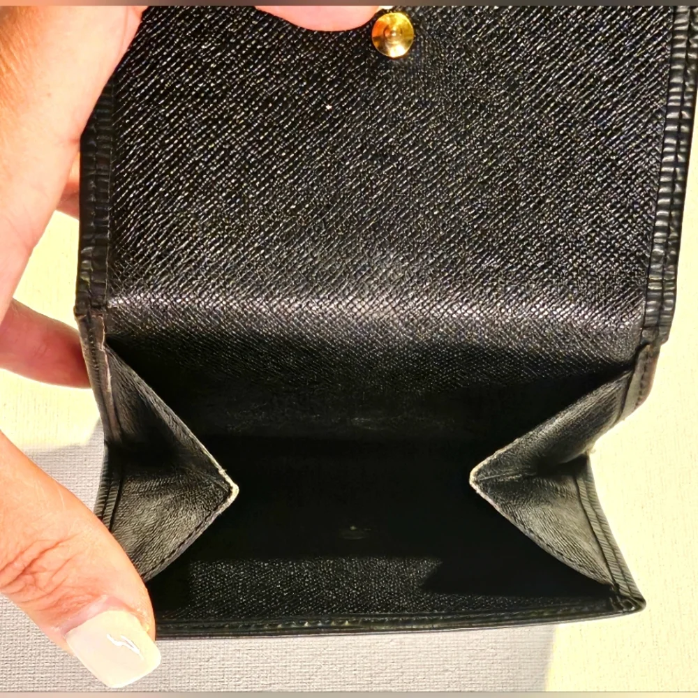 Authentic LV Black ⚫️ Epi Wallet